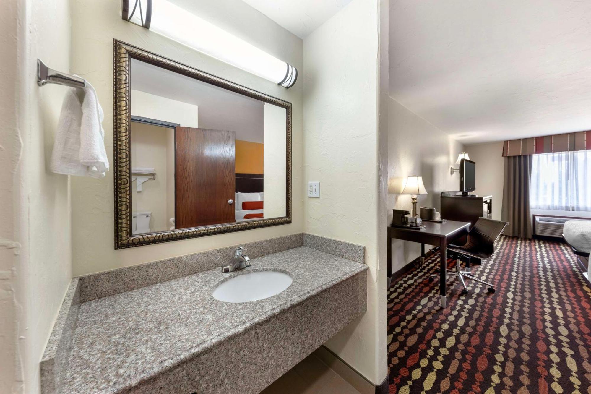 Best Western Greentree Inn & Suites Moore Exterior foto